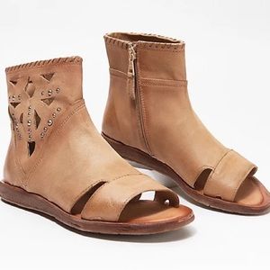 Miz Mooz Leather_Wide Perforated Sandals - Fletcher Sand